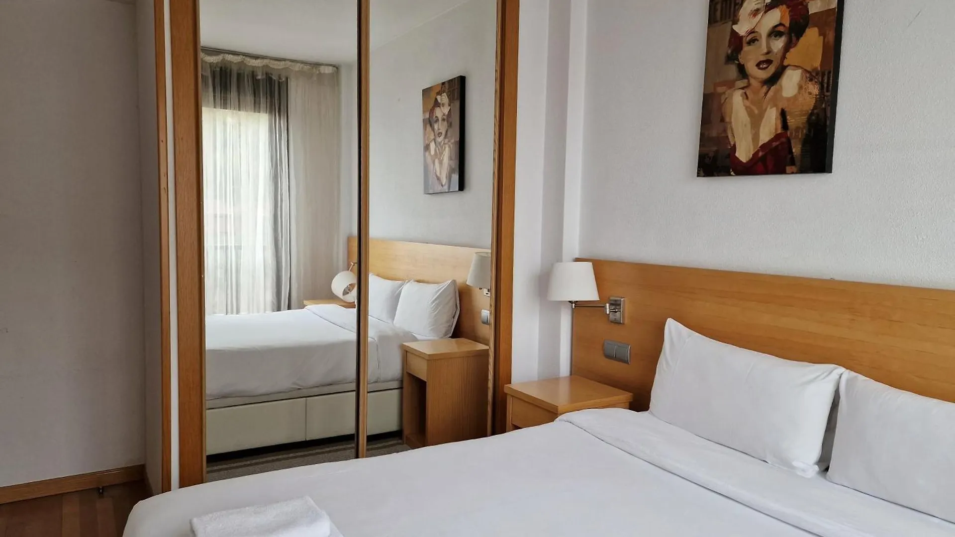 Samaniego, Piscina Y Garaje Junto Civitas Metropolitano Y Aeropuerto Madrid