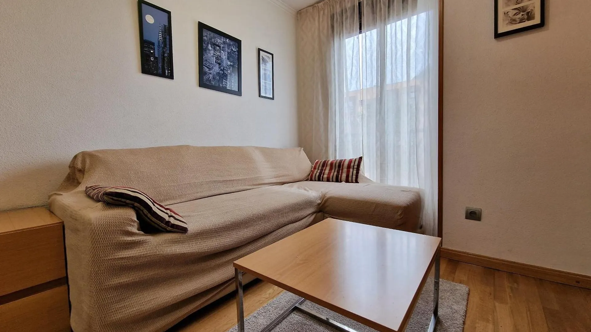 Appartamento Samaniego, Piscina Y Garaje Junto Civitas Metropolitano Y Aeropuerto Madrid