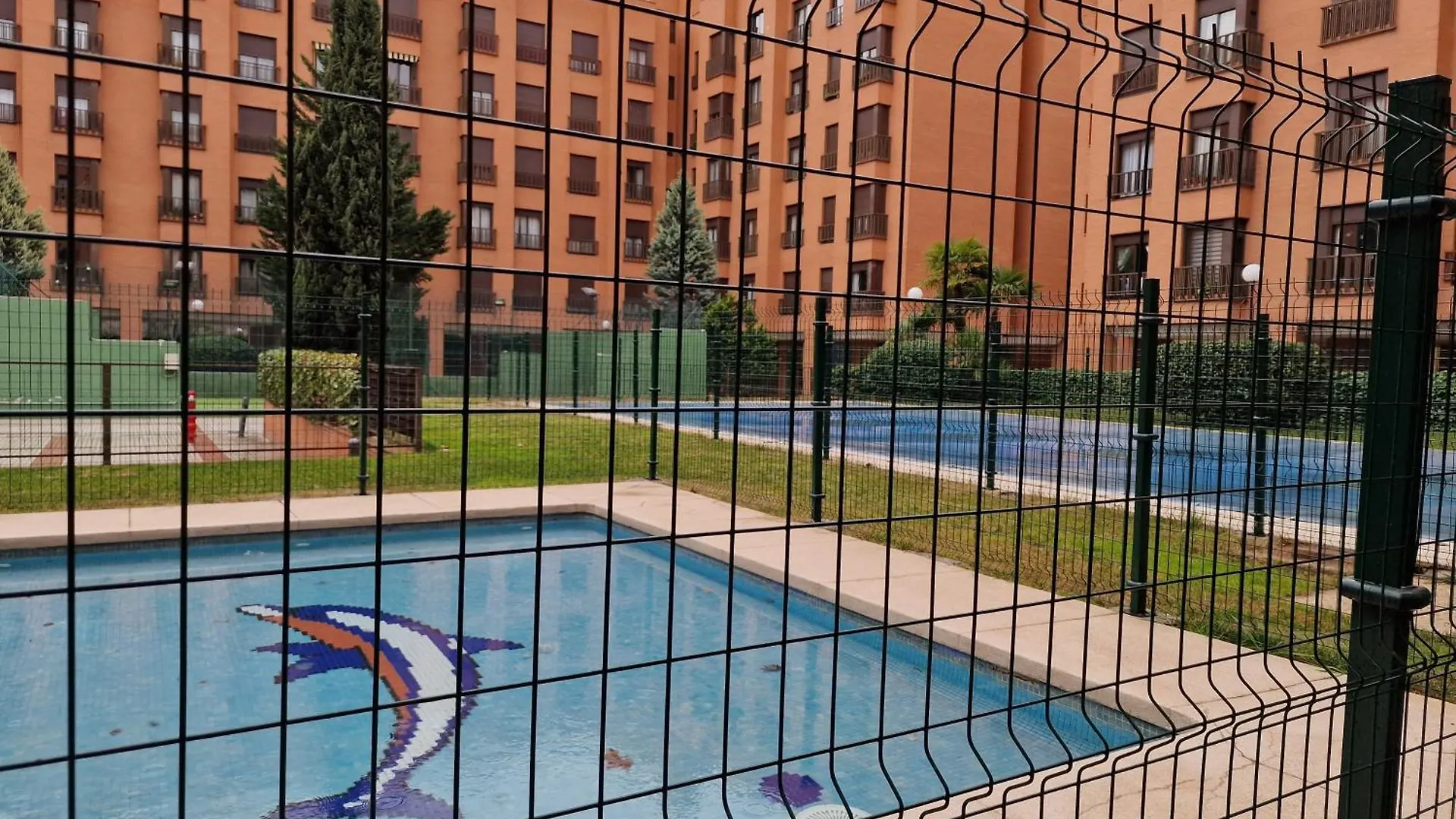 Samaniego, Piscina Y Garaje Junto Civitas Metropolitano Y Aeropuerto Madrid Spain