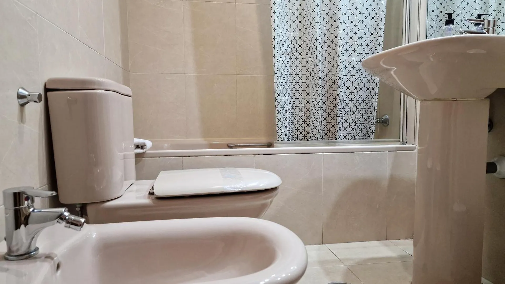 Apartment Samaniego, Piscina Y Garaje Junto Civitas Metropolitano Y Aeropuerto Madrid