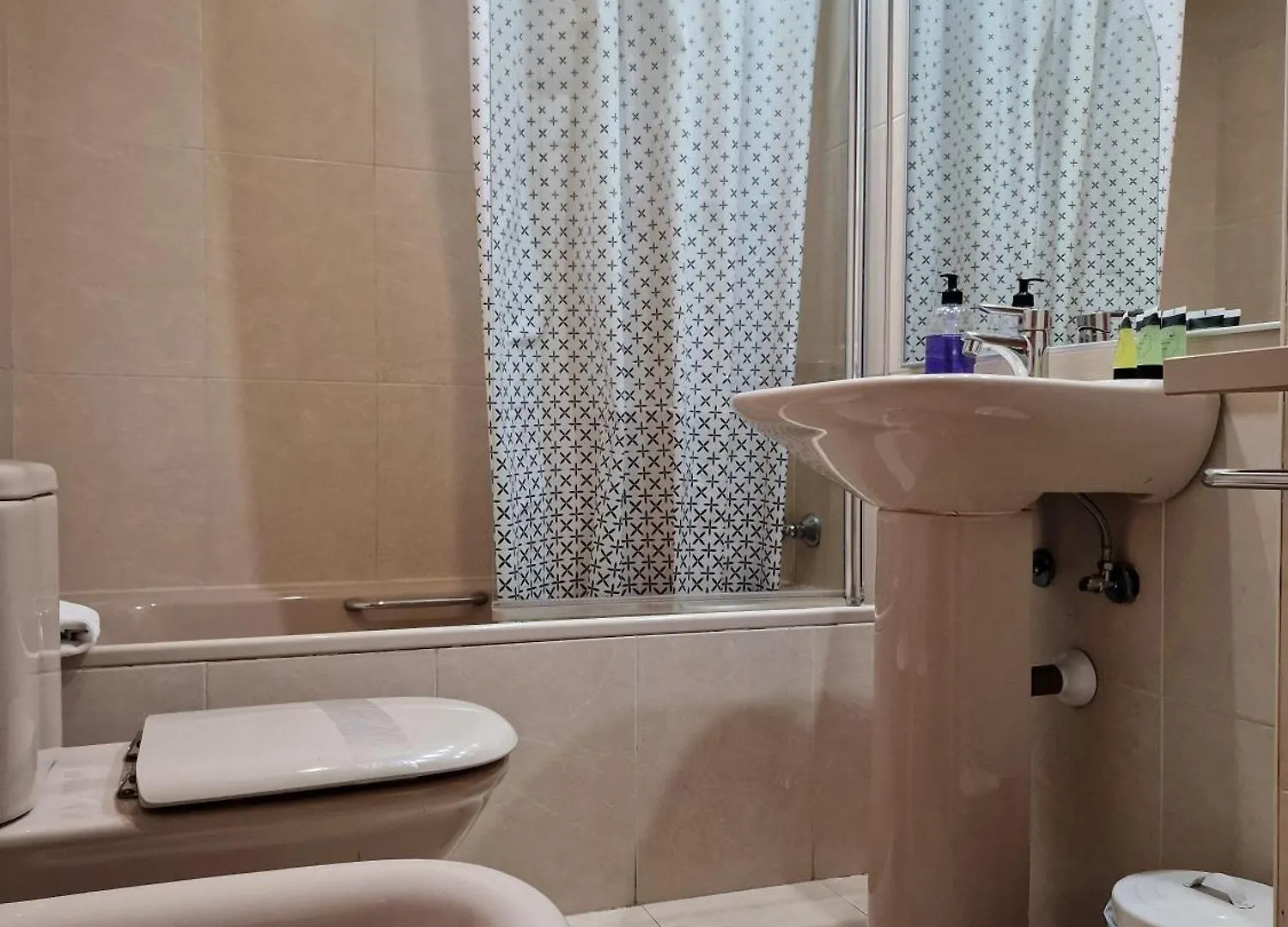Apartment Samaniego, Piscina Y Garaje Junto Civitas Metropolitano Y Aeropuerto Madrid Spain
